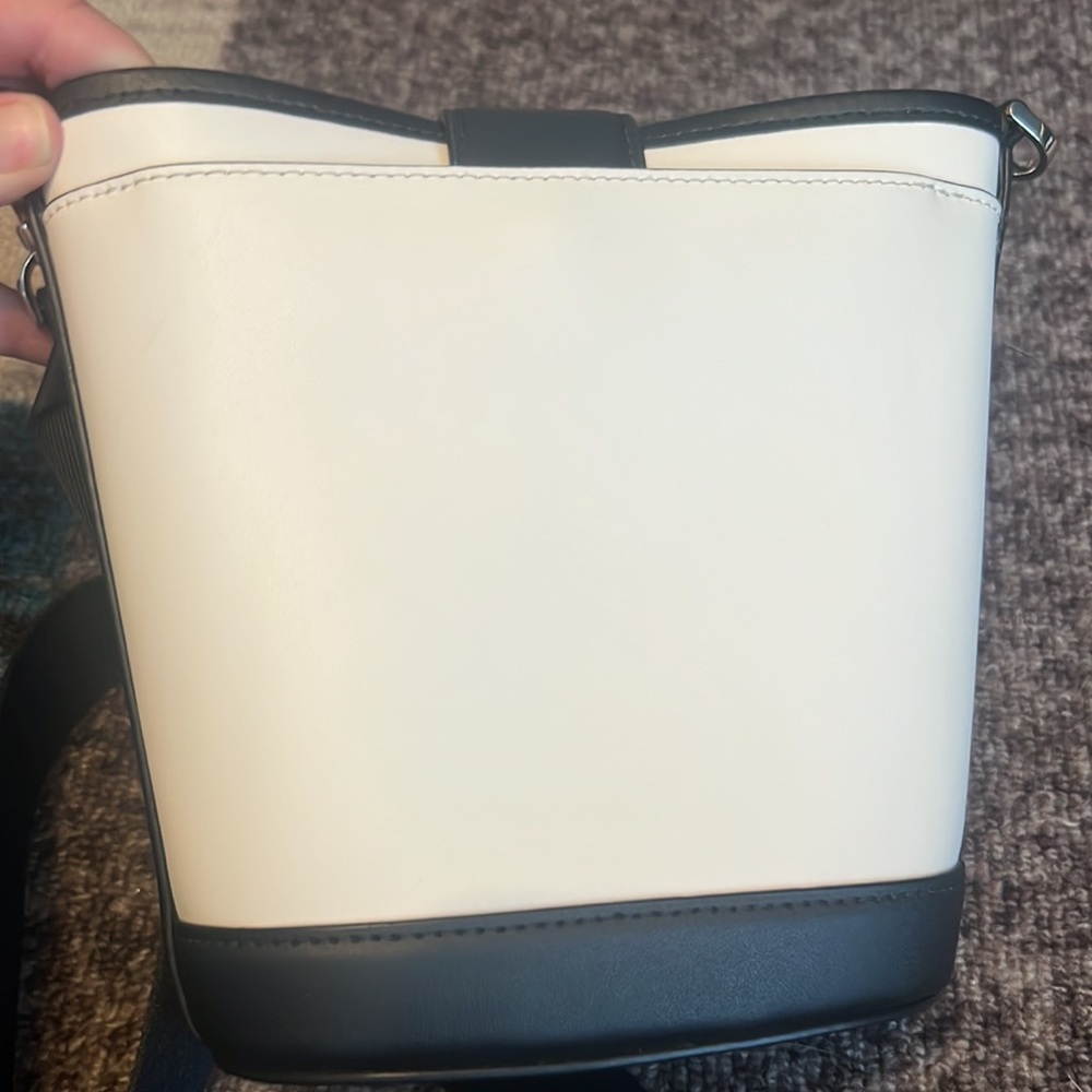 Kate Spade Mini Aubrey Bucket bag. Black and White - Picture 7 of 11